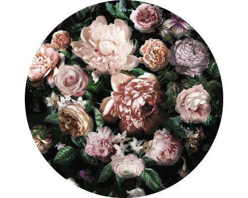 Bloemen boeket in couture stijl, gedetailleerd weergegeven op een muurcirkel.