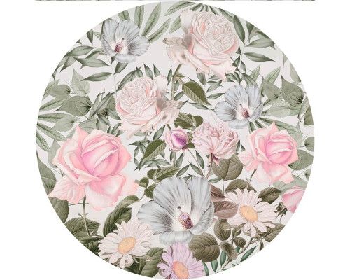 Romantische bloemen in zachte tinten op een muurcirkel.