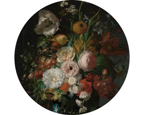 Behangcirkel geïnspireerd op het werk van Rachel Ruysch, met een stilistische weergave van delicate bloemen.