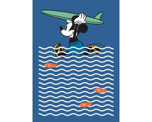 Mickey Mouse die surft in een leuke scène, ideaal voor de kinderkamer.