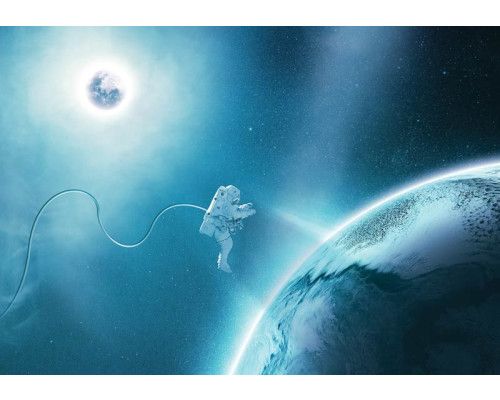 Astronaut die op de maan staat, met de aarde op de achtergrond op dit fotobehang met een maanlandschap.