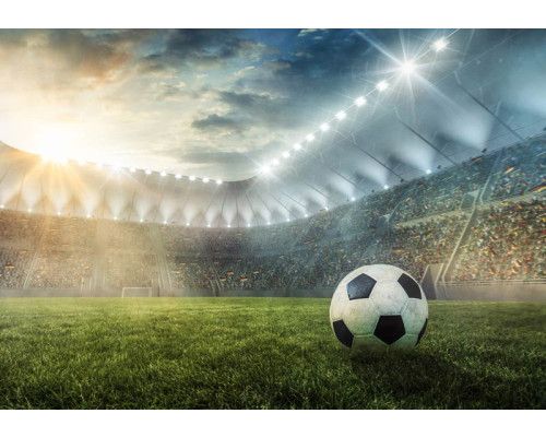 Kinderbehang met een voetbal in een groot stadion, waar jonge voetbalfans zich in de actie kunnen wanen.