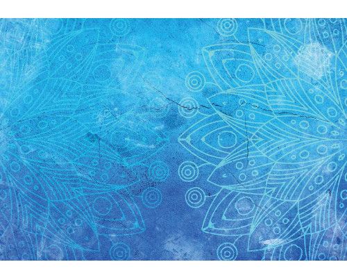 Blauwe mandala in symmetrisch patroon en abstract kunstwerk op fotobehang.