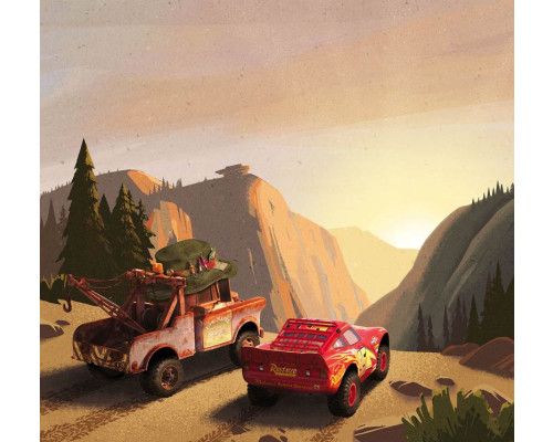 Cars Zonsondergang Hook fotobehang toont Lightning McQueen en Hook die samen genieten van een zonsondergang op een racebaan, met warme kleuren.