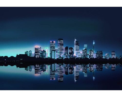 City in the night fotobehang, met een nachtelijk stadsgezicht, ideaal voor een stedelijke en moderne sfeer.