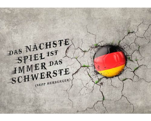 Duits voetbalquote met krachtige woorden en een dynamische achtergrond, ideaal voor echte voetbalfans.