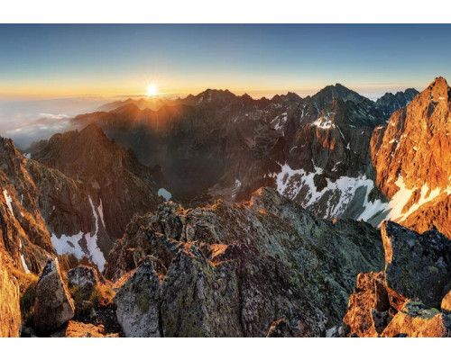 Fotobehang van de bergen van de Rysy, met rotsachtige pieken in de Tatra-bergen.
