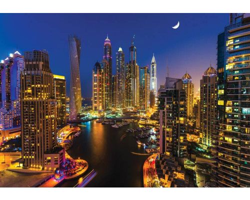 Fotobehang van Dubai met wolkenkrabbers en flatgebouwen in de nacht.