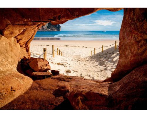 Grot met uitzicht op strand en zee, 3D-effect fotobehang voor een exotische en rustgevende sfeer.