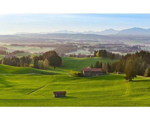 Hemels Beieren landschap met de natuur en bergen van de Alpen.