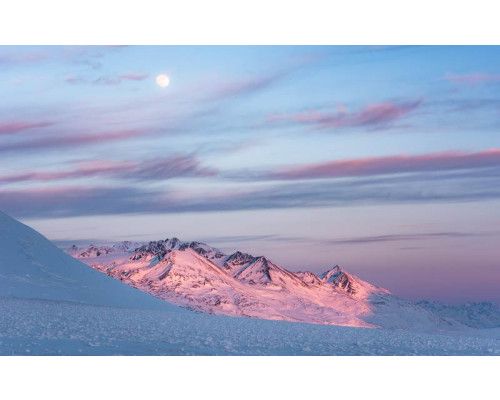 Ijzige toppen van de Chugach bergen in Alaska met sneeuwlandschap.