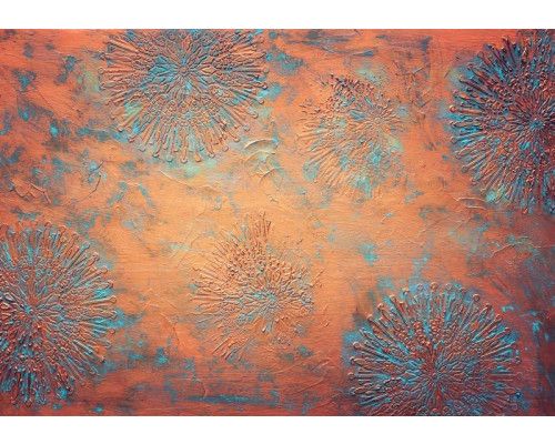 Fotobehang van koperpatina met bloemenwand, in een kunstzinnige en rustieke stijl.