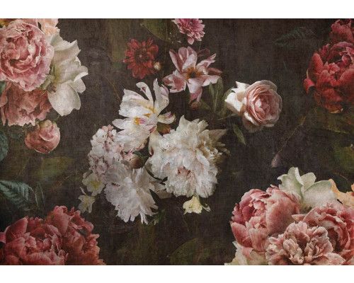 Luxe vintage fotobehang met pioenrozen en andere bloemen in zachte pastelkleuren, die een klassieke en elegante uitstraling geven.