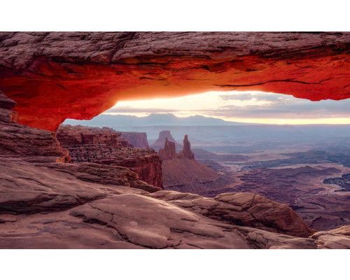 Mesa Arch Canyonlands National Park Utah fotobehang, met een iconische rotsformatie.