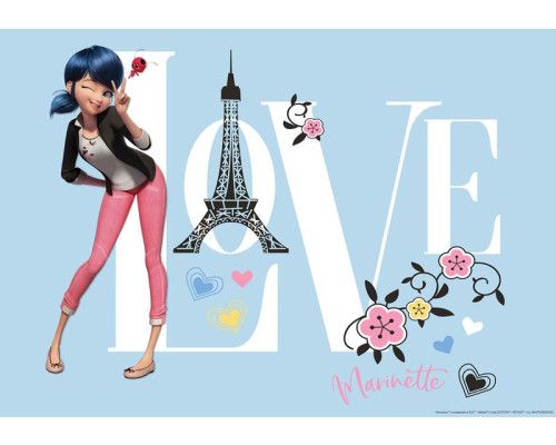 Fotobehang van Marinette als Lady Bug, klaar voor actie, met levendige kleuren en een speels ontwerp.