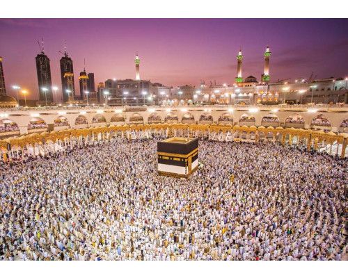 Fotobehang van moslimpelgrims die tawaaf doen rond de Kaäba in Mekka tijdens de hadj, weergegeven op vliesbehang.