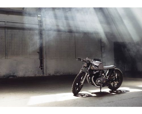 Stoere motor op fotobehang, krachtig en robuust ontwerp.