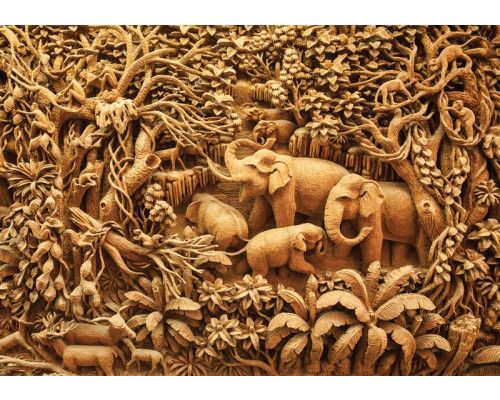 Fotobehang van een olifantenfamilie in hun natuurlijke jungleomgeving, levensecht en kleurrijk.