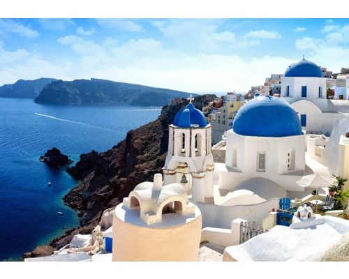 Fotobehang van Santorini in Griekenland, met een vakantie-uitstraling en blauwe daken.