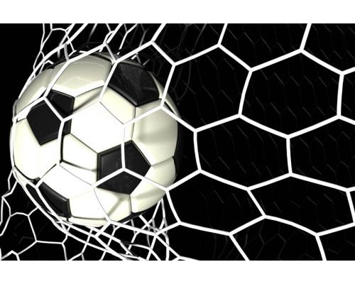 Fotobehang van een voetbal die schitterend in het doel belandt, vastgelegd op het moment van scoren in de wedstrijd.