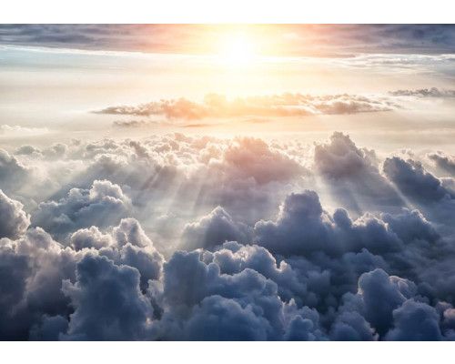Fotobehang met wolken, zon en lucht, perfect voor een frisse en luchtige sfeer.