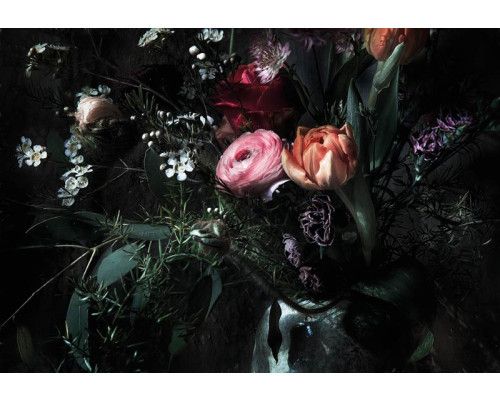 Stilleven van rozen, abstract weergegeven op een muur, ideaal voor een stijlvolle en verfijnde sfeer.