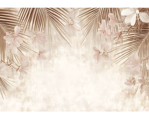 Fotobehang met tropische palmtakken en zachte bloemen in lichte tinten op een neutrale achtergrond.