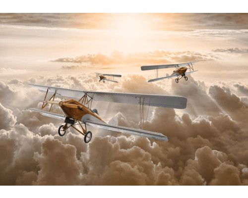 Vliegtuigen die boven de wolken vliegen, vastgelegd op fotobehang met een dubbeldekker.