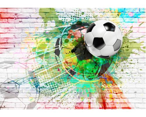 Graffiti-stijl voetbalkunst op een traditionele bakstenen muur, perfect voor sportliefhebbers met een urban smaak.