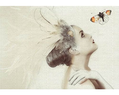 Fotobehang van een vrouw met een vlinder in kunststijl, voor een elegante uitstraling.