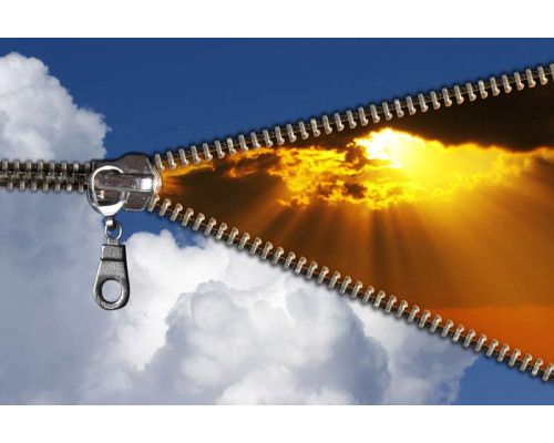 Fotobehang van wolken in een kunstzinnig ritsontwerp, met een speelse uitstraling.