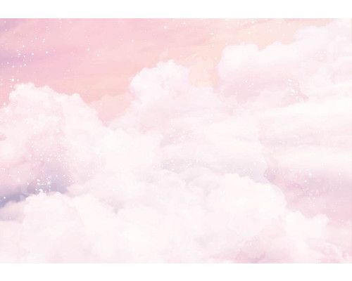 Sprookjesachtige wolken met elfenstof en sterren in een kinderbehang voor meisjes, met magische elementen.