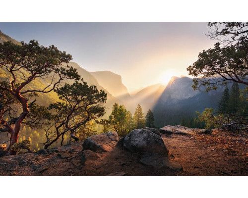 Yosemite National Park met een prachtig berglandschap bij zonsopkomst.