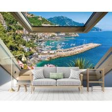 Een 3D-fotobehang van een raam met uitzicht op zee en berglandschap voor de woonkamer.