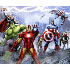 Marvel Avengers behang met Iron Man, Hulk, Thor, Captain America, Black Widow, Hawkeye, Falcon en Nick Fury op een actievolle achtergrond.