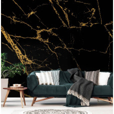 Een marmerlook fotobehang in goud en zwart met een stijlvolle uitstraling, ideaal voor een woonkamer.