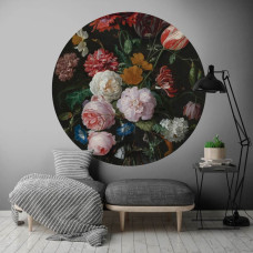 Een behangcirkel met een bloemenstilleven uit het Rijksmuseum, geschikt voor een sfeervolle woonkamer.