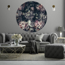 Een behangcirkel met vintage bloemen in zachte tinten, ideaal voor een stijlvolle woonkamer.