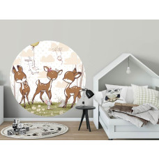 Een behangcirkel met hertjes in een kinderbos, speciaal voor een jongenskamer.