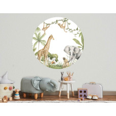 Een behangcirkel met jungle-dieren in een natuurlijke setting, speciaal ontworpen voor een babykamer.