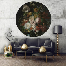 Een behangcirkel met een bloemenstilleven van Rachel Ruysch, ideaal voor een sfeervolle woonkamer.