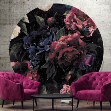 Een behangcirkel met een schilderachtig vintage bloemenontwerp, perfect voor een serene slaapkamer.