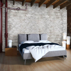 Een fotobehang met een betonnen muur in industriėle stijl voor de slaapkamer.