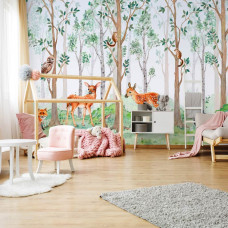 Een fotobehang met bosdieren in een serene bosomgeving, ideaal voor een babykamer.