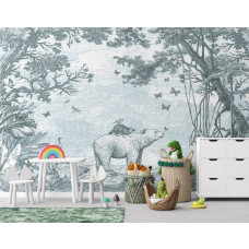 Een kinderkamer met bosdieren behang in het groen met een beer en andere bosdieren omringd door het bos.