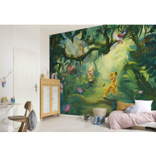 Een fotobehang van Disney’s Lion King met een junglescčne in de babykamer.