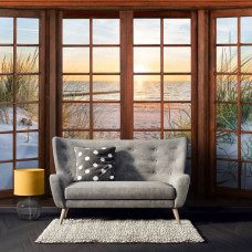Een fotobehang met 3D-raamzicht op de duinen, strand en zee in een warme huiskamer.