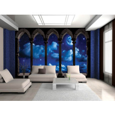Een fotobehang met de maan en sterren in een 3D-design met pilaren, passend in een huiskamer.