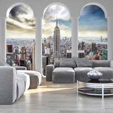 Een fotobehang met de Empire State Building en pilaren in een 3D-ontwerp, ideaal voor een woonkamer.