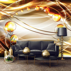 Een fotobehang met amberkleurige abstracte kunst en gouden accenten in de woonkamer.